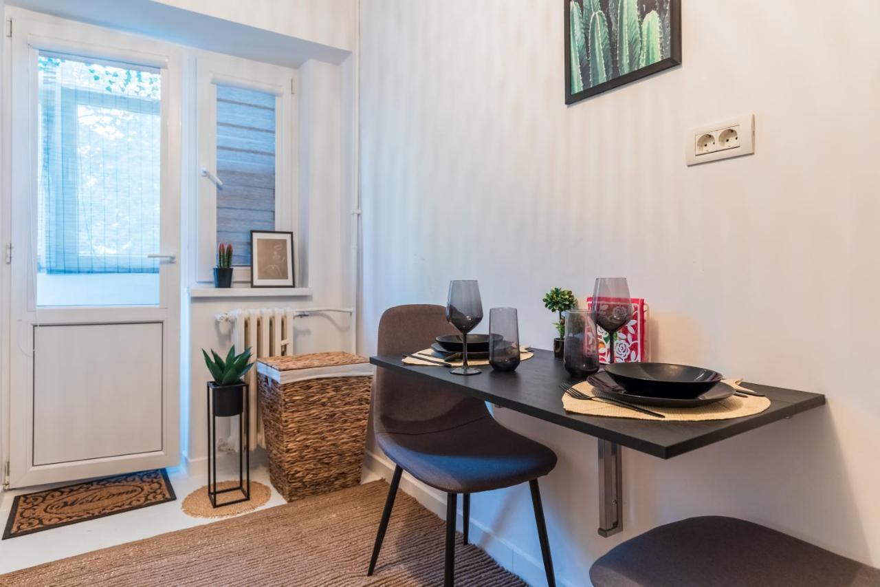 Jungle Apartment 15 Min Walk To Beach & Downtown 콘스탄차 외부 사진